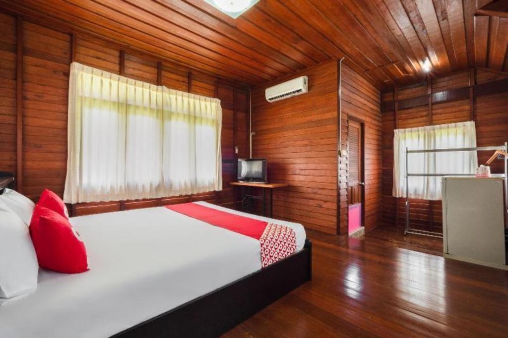 Oyo 1143 Phet Luran Thai Resort Kohchang Koh Chang Dış mekan fotoğraf