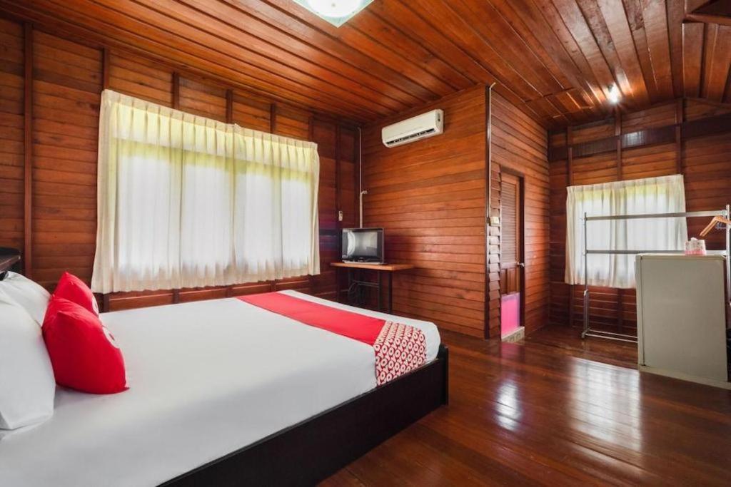 Oyo 1143 Phet Luran Thai Resort Kohchang Koh Chang Dış mekan fotoğraf